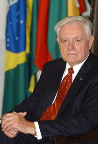 Валдас Адамкус біографія, фото, розповіді - Президент Литовської Республіки з 26 лютого 1998 до 25 лютого 2003 і з 12 липня 2004 по 12 липня 2009