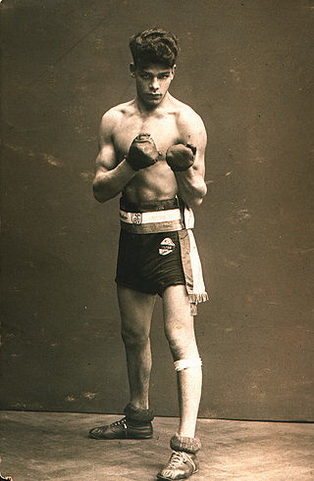 Иоганн Вильгельм «Рукели» Тролльман биография, фото, истории - немецкий боксёр цыганской национальности, чемпион Германии 1933 года в полутяжёлом весе