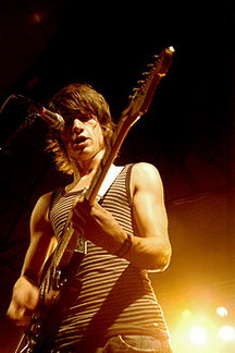 Алекс Тернер биография, фото, истории - британский рок-музыкант, фронтмен британской инди-рок группы Arctic Monkeys, один из основателей проекта The Last Shadow Puppets
