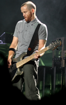 Девід Майкл Фаррелл біографія, фото, розповіді - також відомий як Фенікс - бас-гітарист американської групи Linkin Park