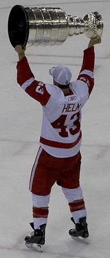 Даррен Хелм біографія, фото, розповіді - професійний канадський хокеїст, центральний нападаючий клубу НХЛ 