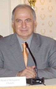 Ахмад Чалабі біографія, фото, розповіді - представник багатого і впливового іракського роду, далекий родич іракського прем'єр-міністра Айяда Аллауї і міністра оборони Алі Аллауї