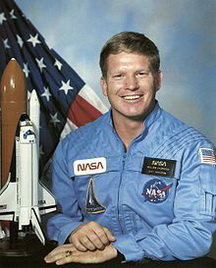 Уильям МакМайкл Шеперд биография, фото, истории - американский космонавт