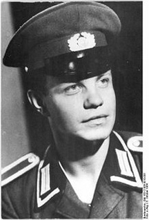 Егон Шульц біографія, фото, розповіді - офіційний герой НДР