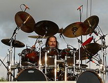 Боббі Яжомбек біографія, фото, розповіді - американський барабанщик, відомий по роботі з Себастьяном Бахом, Робом Хелфорд, Iced Earth, Demons and Wizards та іншими хеві-метал-групами