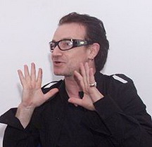 Боно біографія, фото, розповіді - ірландський рок-музикант, вокаліст рок-групи U2, в якій іноді грає також партії ритм-гітари та губної гармошки