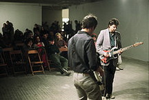 Гленн Бранка біографія, фото, розповіді - впливовий американський композитор-авангардист, відомий своїми експериментами в жанрі шумового гітарного мінімалізму і співпрацював з деякими відомими музикантами альтернативного року, зокрема, учасниками Sonic Youth, Helmet і Swans