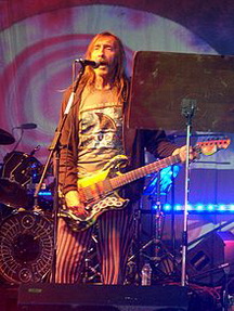 Дейв Брок біографія, фото, розповіді - англійський співак, гітарист, автор пісень, понад усе відомий як засновник і беззмінний лідер рок-групи Hawkwind