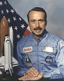 Джеймс Крейг Адамсон біографія, фото, розповіді - астронавт США, здійснив два космічні польоти в експедиціях STS-28 в 1989 році і STS-43 в 1991 році