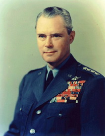 Хойт Сенфорд Ванденберг біографія, фото, розповіді - генерал ВПС США, директор Центральної розвідки