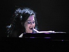 Діаманда Галас біографія, фото, розповіді - американська авангардна співачка, піаністка і перформансістка грецького походження