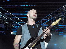 Джефф Стінка біографія, фото, розповіді - це франко-канадський музикант, який більше відомий, як гітарист поп-панк групи Simple Plan