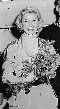 Доріс Дей біографія, фото, розповіді - справжнє ім'я Доріс Мері Енн фон Каппельхофф - американська співачка і актриса, за свою кар'єру знялася більш ніж у 40 фільмах і записала 45 музичних альбомів