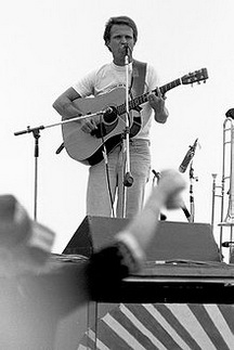 Кантрі Джо Макдональд біографія, фото, розповіді - американський співак і автор пісень, фронтмен Country Joe and the Fish, однією з найбільш політично активних американських рок-груп 1960-х років