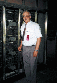 Джон Лайонс біографія, фото, розповіді - австралійський вчений і викладач в галузі комп'ютерних наук
