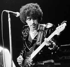 Філіп Парріс Лайнотт біографія, фото, розповіді - ірландський і британський співак, бас-гітарист, засновник групи Thin Lizzy, автор майже всіх пісень, які виконувала ця група