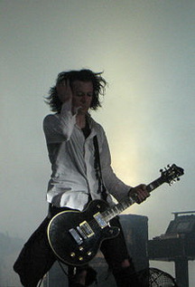 Аарон Райт Норт біографія, фото, розповіді - американський гітарист, найбільш відомий як учасник концертного складу групи «Nine Inch Nails» в 2005 -2007 рр.
