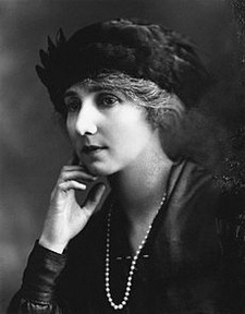 Люсі Ноель березня Леслі біографія, фото, розповіді - дружина Нормана Леслі, 19 графа Ротес, за якого вийшла заміж 19 квітня 1900