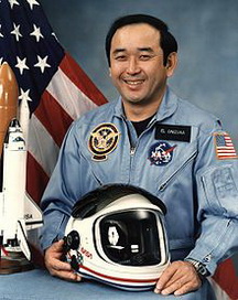 Еллісон Седзі Онидзука біографія, фото, розповіді - американський астронавт гавайскокінтелектуальному японського походження, член екіпажу вибухнув при старті шатлу «Челленджер»