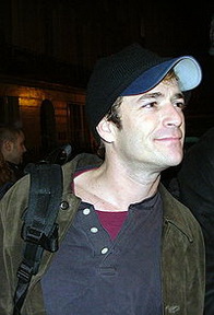 Люк Перрі біографія, фото, розповіді - американський актор, відомий своєю роллю Ділана Маккея в серіалі «Беверлі-Хіллз, 90210»