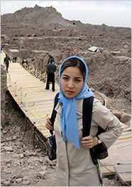 Роксана Сабері біографія, фото, розповіді - американо-іранська журналістка, яка була арештована в Ірані в лютому 2009 року, спочатку за звинуваченням у купівлі пляшки вина, що заборонено згідно з мусульманськими законами