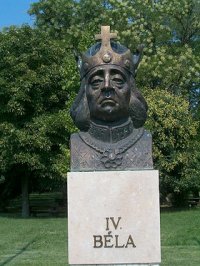 Бела IV биография, фото, истории - венгерский король из династии Арпадов, правивший с 14 октября 1235, сын Андраша II, издавшего для защиты прав дворянства «Золотую буллу» (венгерский эквивалент Magna Charta). Бела пытался возвратить королевской власти прежнее значение и всячески сдерживал стремления магнатов к самостоятельности, но этим вызвал всеобщее неудовольствие среди дворянства, часть которого призвала в Венгрию герцога Фридриха II Австрийского, который был разбит Белой в 1236.